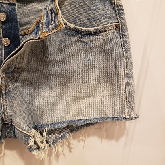 Levi's cut off jean shorts - Picture 5 of 10